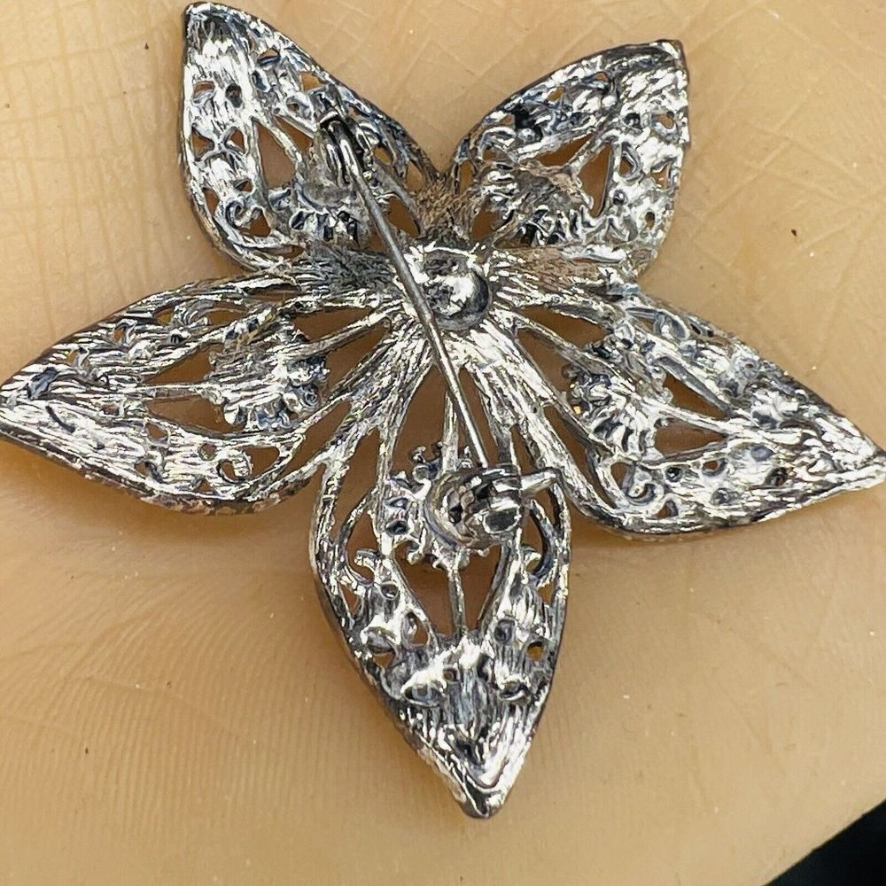 Vintage Blue Rhinestones Filigree Flower  Brooch Silver Tone PRETTY  4051 - Picture 8 of 10